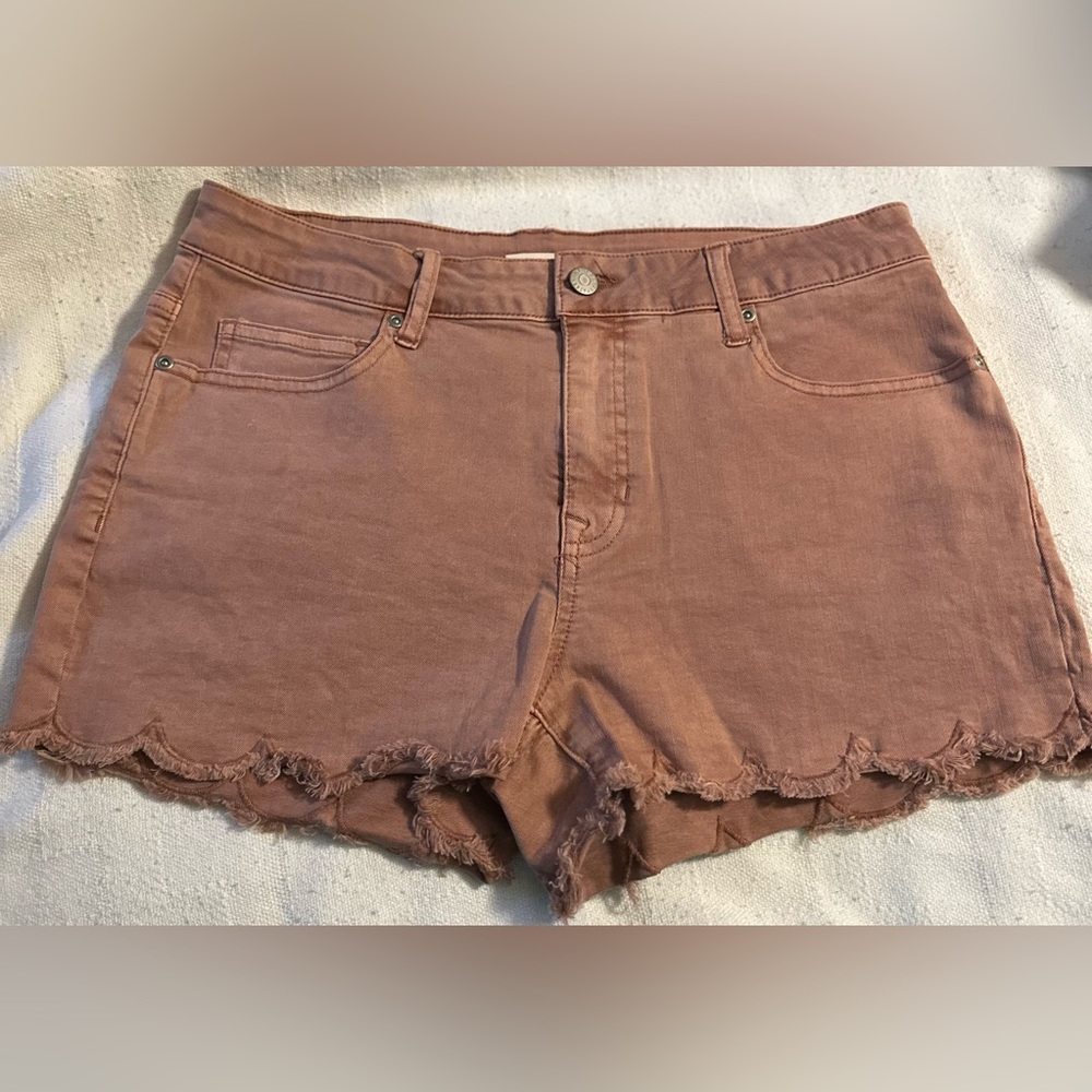 Women's Harper Heritage Frayed Hem Shorts
Size 30 waist 
EUC